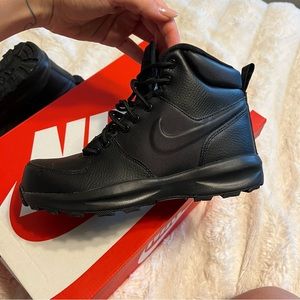 Nike Monoa Leather Boots